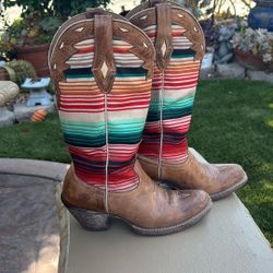 USED WOMEN ARIAT  BOOTS