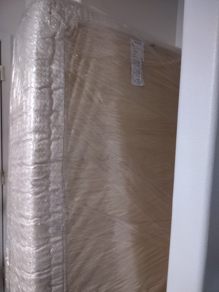 Premium Twin Mattress For Trade-- In Great Shape 