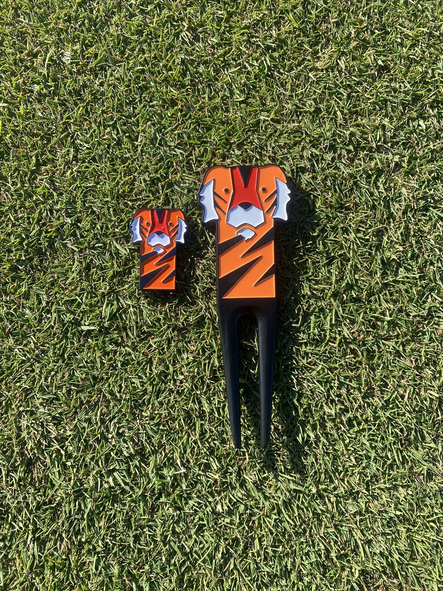 Tiger Divot Tool And Ball Marker
