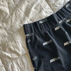 nike air shorts — black & white