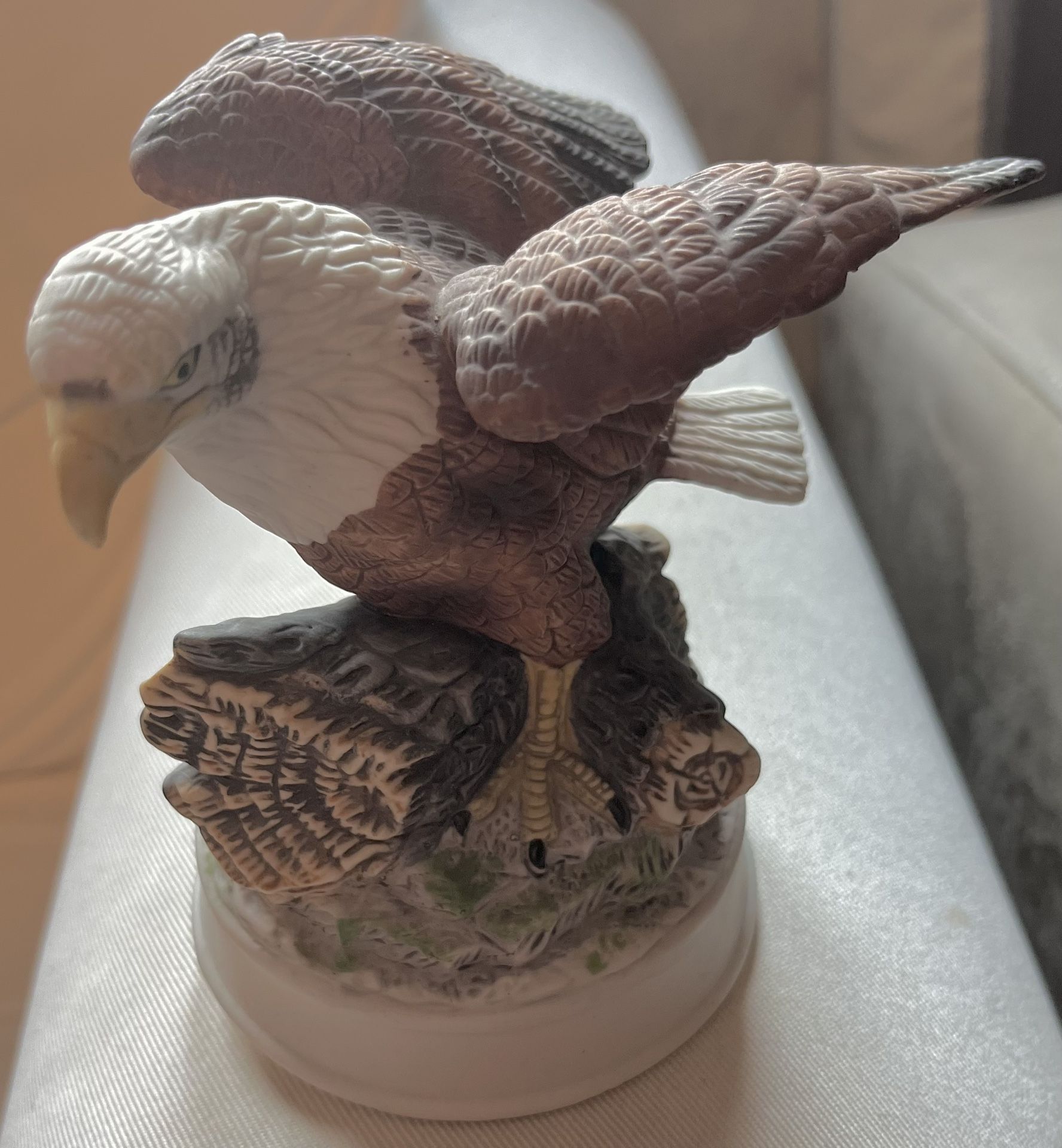 Vintage Royal Heritage Americana “Birds in Flight”Collection Bald Eagle Figurine