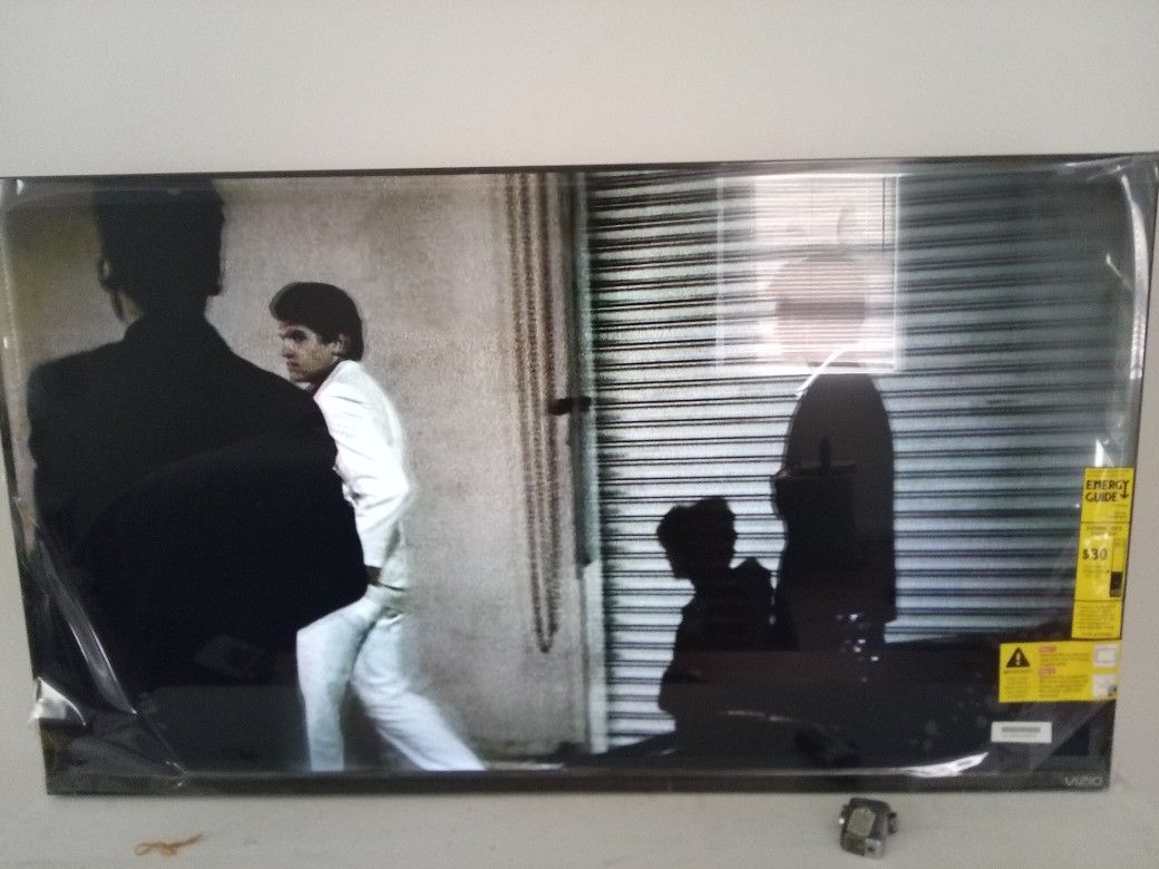 Brand New Vizio 50 Inch W Box