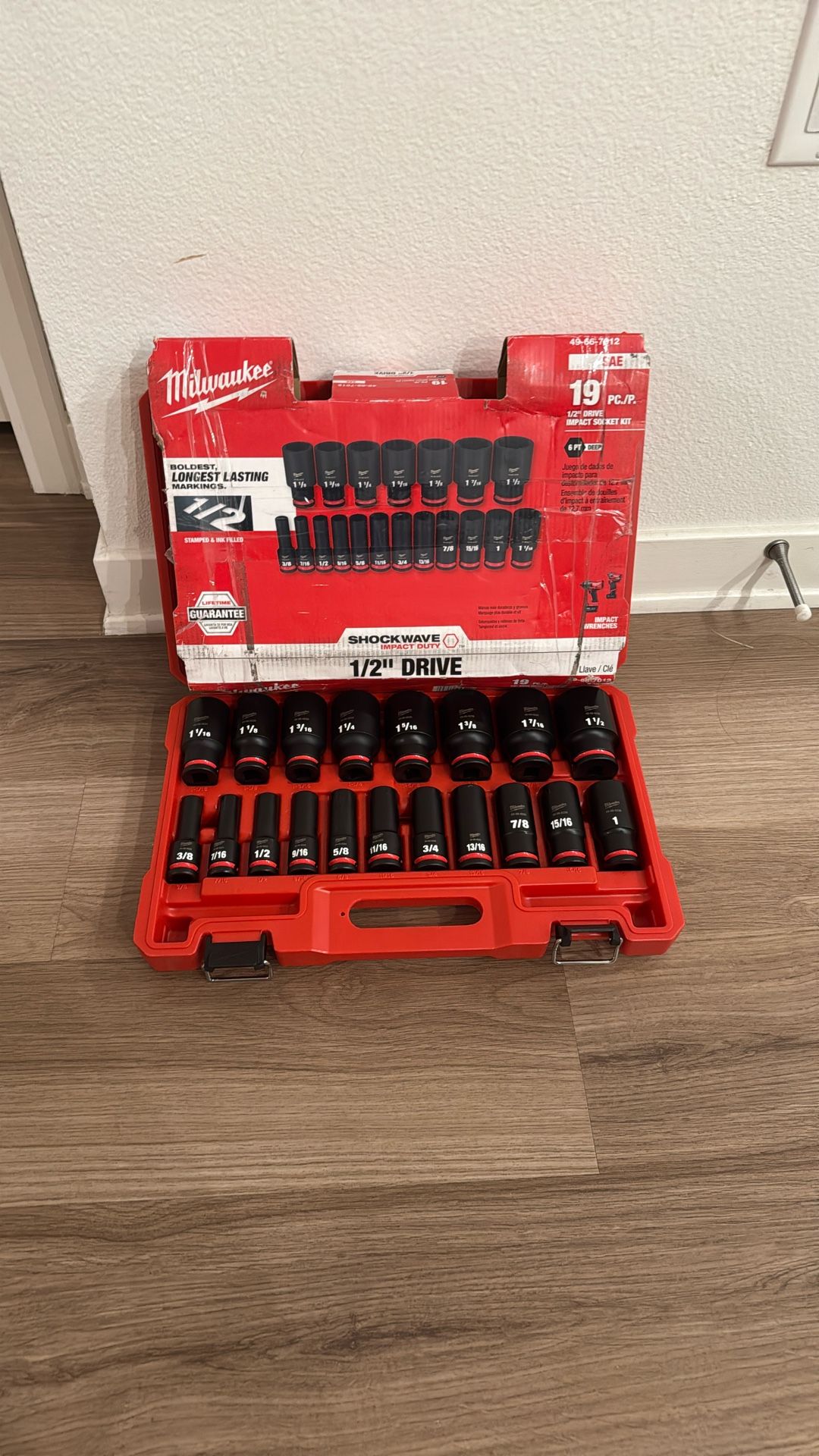 Milwaukee SHOCKWAVE 1/2 in. Drive SAE 6 Point Impact Socket Set (19-Piece)