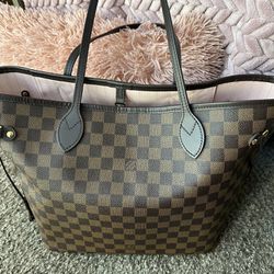 LV Neverfull MM New Condition 