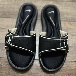 Woman’s NIKE Flip Flops  (10)