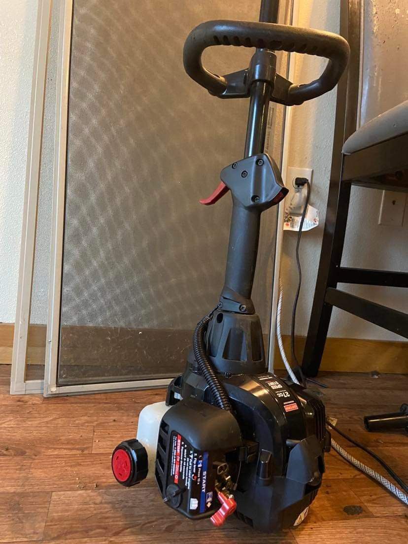 Craftsman 27cc Gas Trimmer for Sale in Kirkland, WA OfferUp