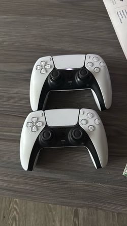 PS5 disc with 2 controllers