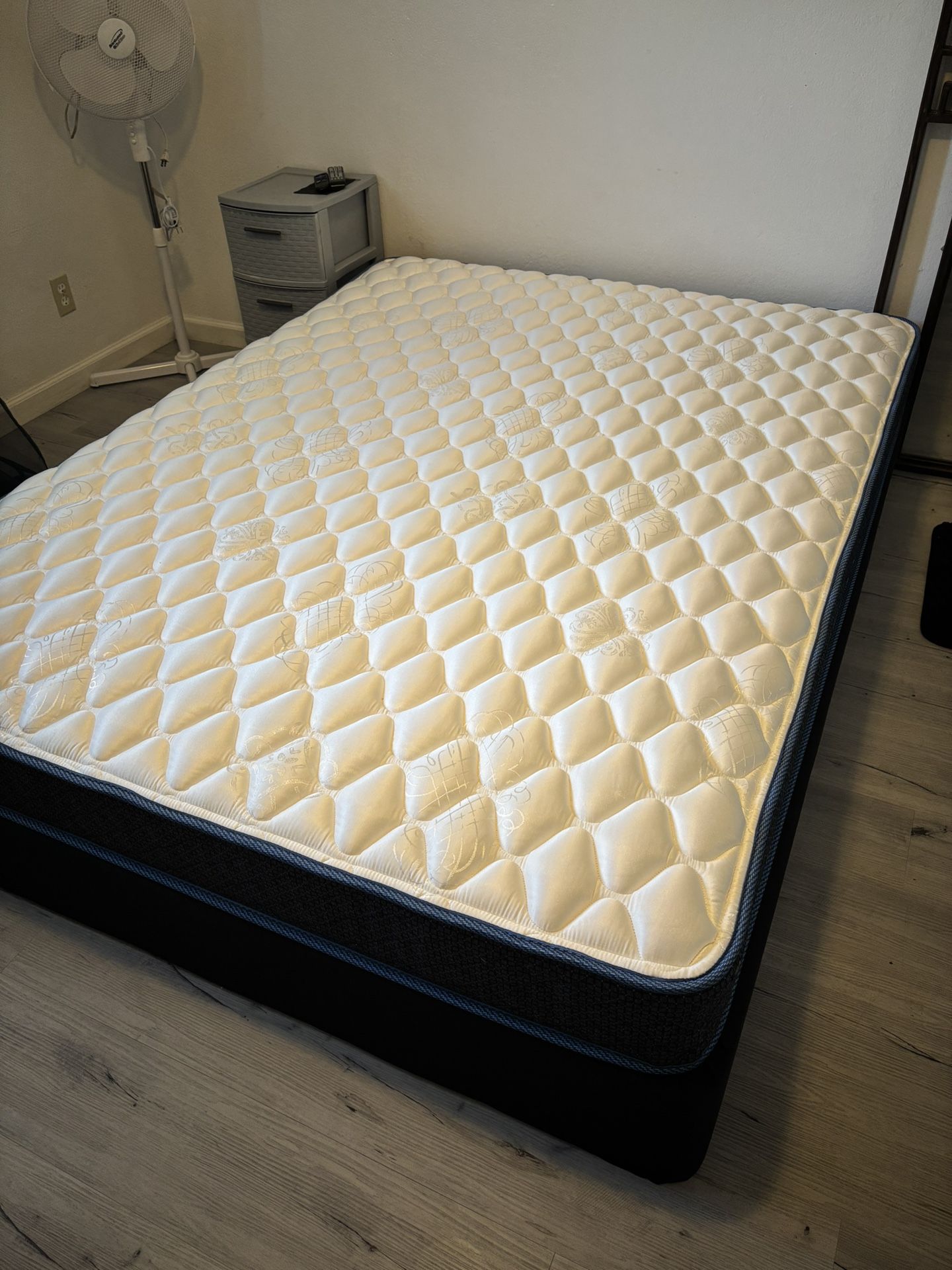 Queen Mattress And Box Spring Sleepys Basics