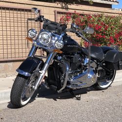 2019 Harley Davidson FLDE