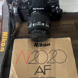 Nikon N2020 Camara