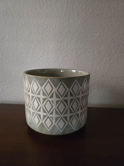 7 1/2 inch ceramic pot