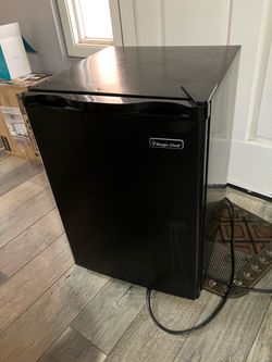 Magic Chef Mini Fridge 2.6-cu ft