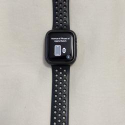 Apple iWatch 4 Series 44mm + Charger Like New