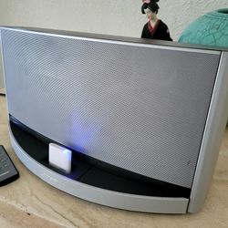 Bose Sounddock 10  w/Bluetooth Adapter and Remote Control.  Good Condition. 
