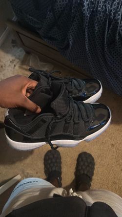 Jordan 11s size 8.5 lows comes with box
