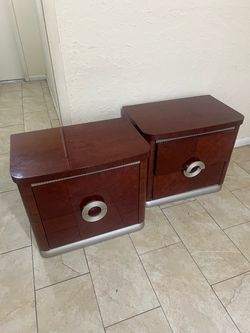 Beautiful nightstand good condition