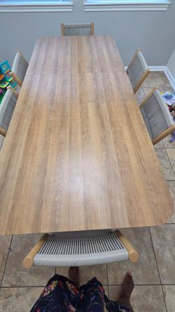 pickup ASAP negotiable Dinning table and chairs set in great condition