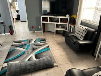 Living Room Set:  Samsung 70inch/Black Leather Sofas