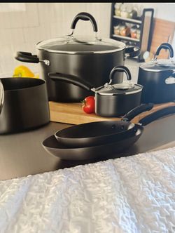 Martha Stewart  10-Piece Hard Anodized Cookware Set See picture it has the sizes of each piece