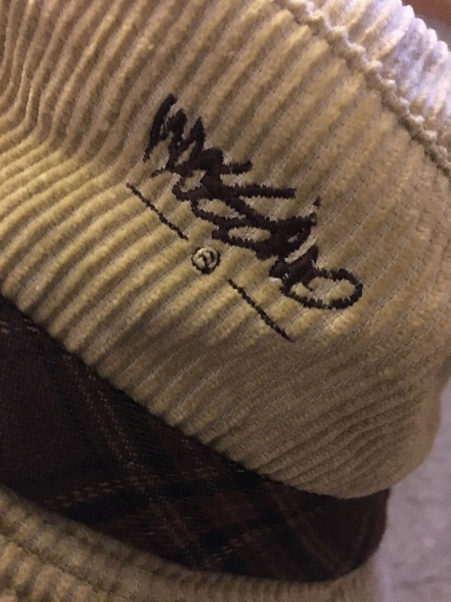 Mossimo hat