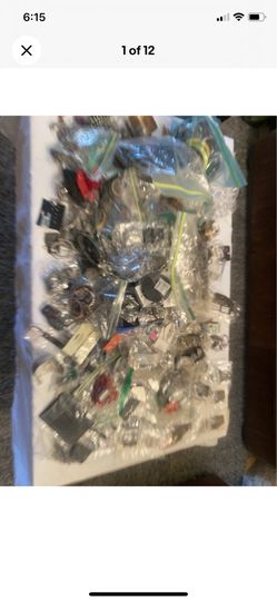 More the 400 pieces of jewelry some paparazzi and others necklaces  rings  ears rings bracelets and  more