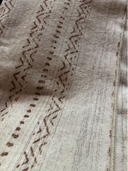 NEW Beautiful 5 x 7 Area Rug!