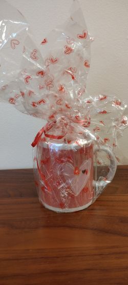 Kiss & Hearts Gift Coffee Mug 

Gift Bear Inside 
Unopened 