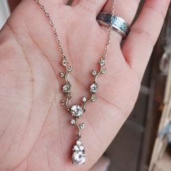Womens pretty zirconium necklace