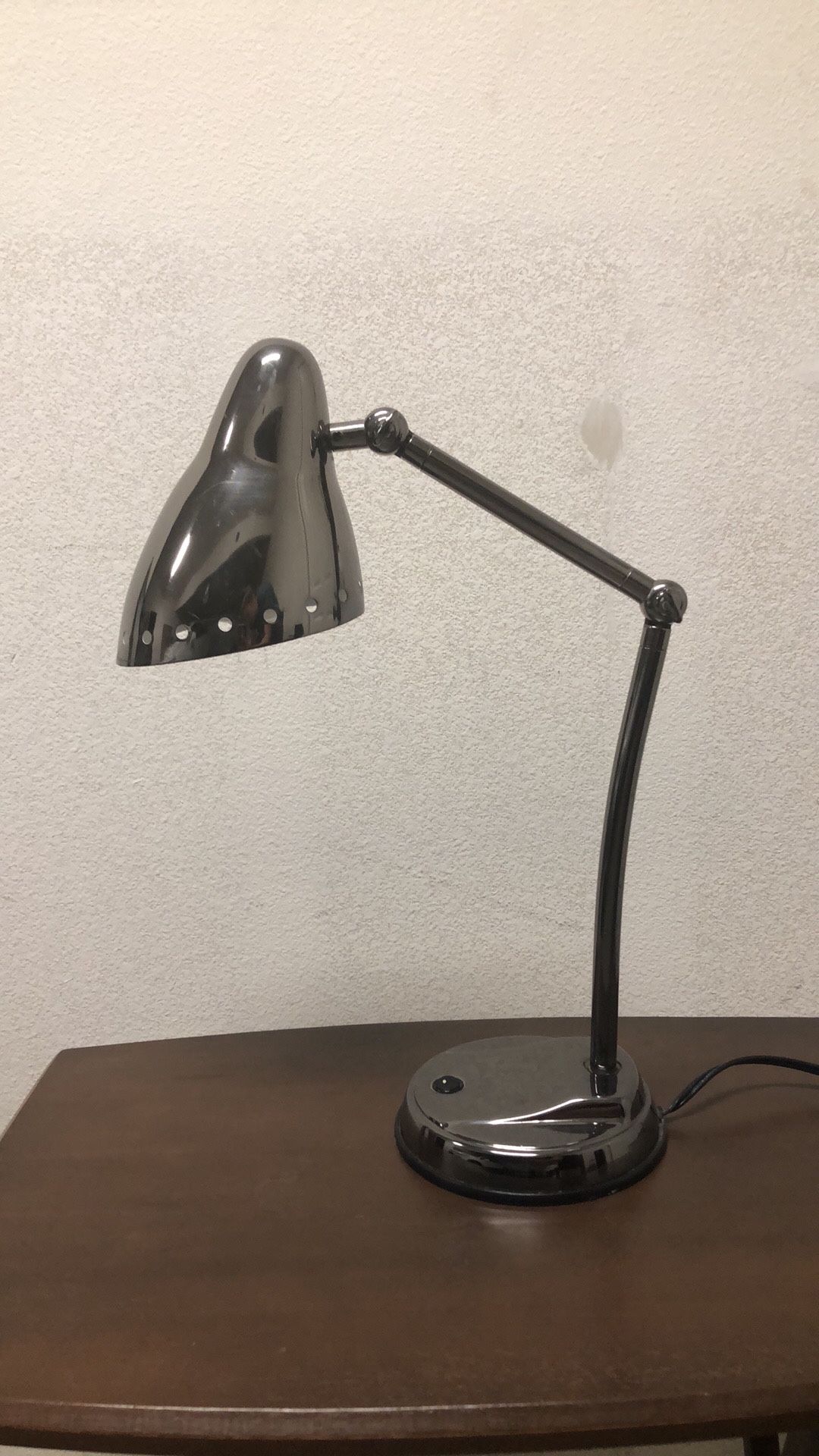 Adjustable desk lamp