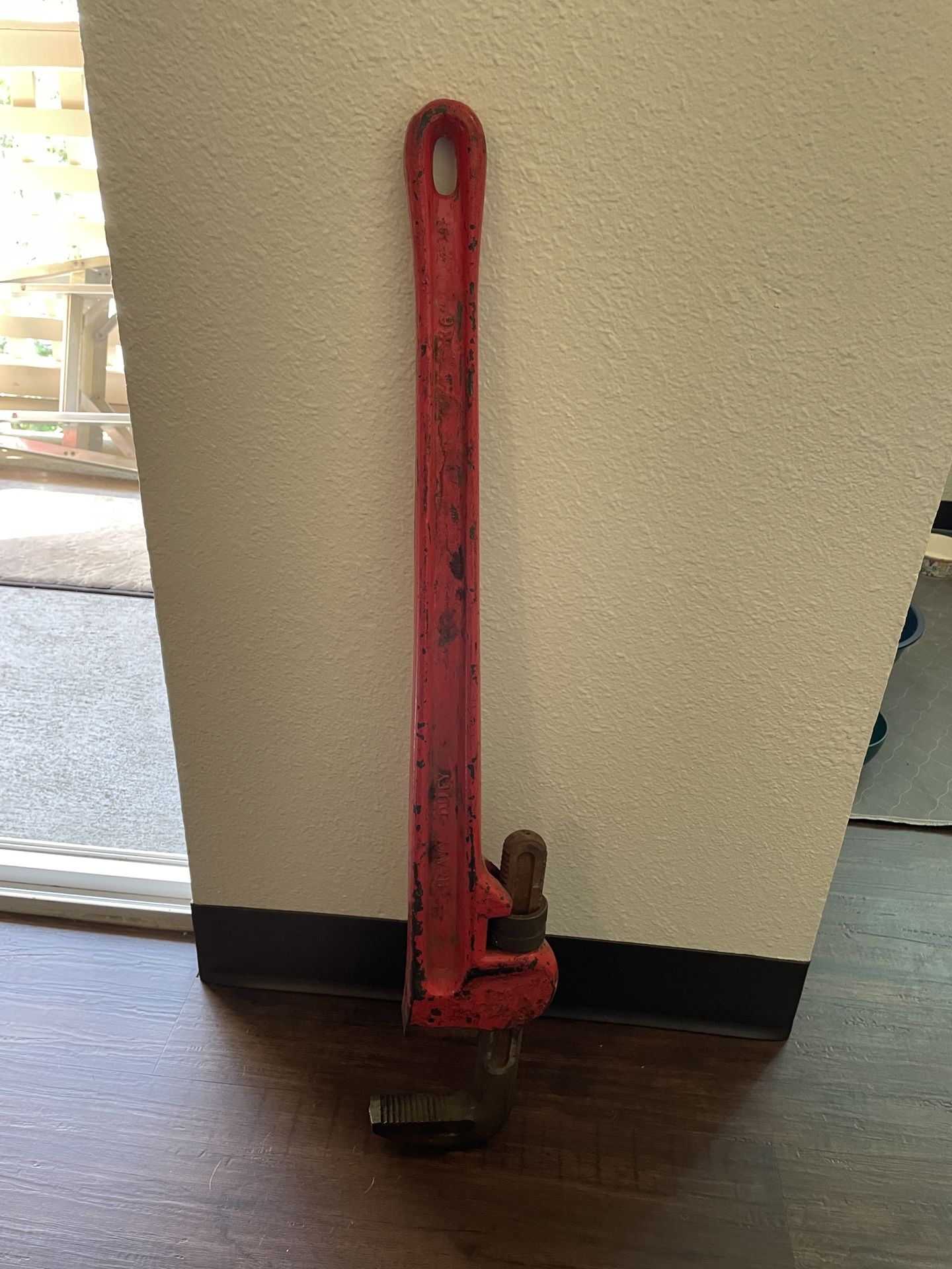 WESTWARD Pipe Wrench: Cast Iron, 5 in Jaw Capacity, Serrated, 36 in Overall Lg, I-Beam