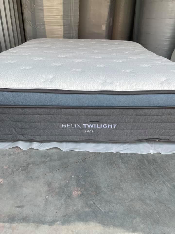 Helix Twilight luxe King Mattress (1 King, Cover: Original Cover, Top Layer: ErgoAlign Layer)