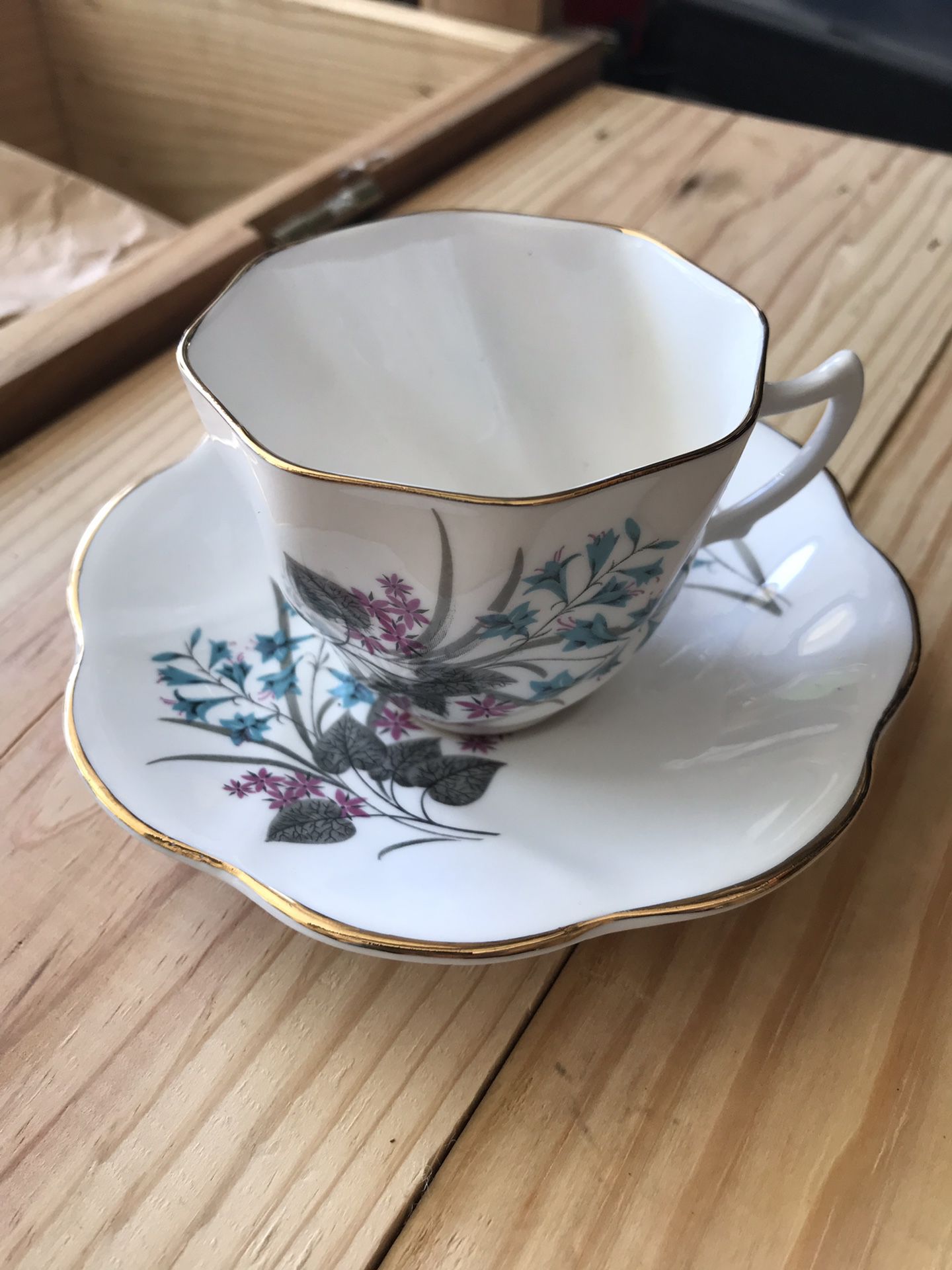 England crown fine bone China lily flora Tea Cup & Saucer Set