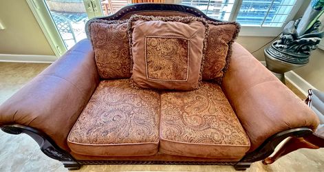 Sofas , coach and coffe table