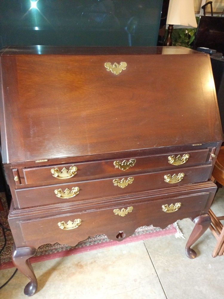 Secretary Desk w/key -Hardwood Colonial