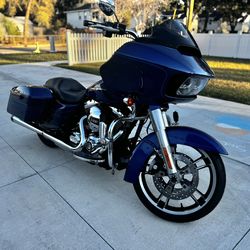 2016 Harley Road Glide Like New