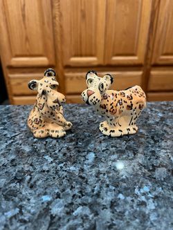 Lynda Corneille Ark Safari leopard salt and pepper shakers.  Size tallest approximately 3 inches tall.  Artist signature is on the bottom.  Preowned n