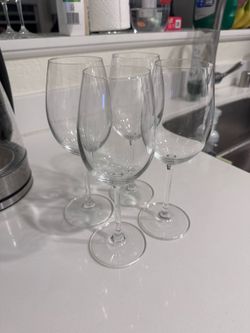 Wine Glasses Set of 4 – Clear Stemmed Glasses | Excellent Condition
