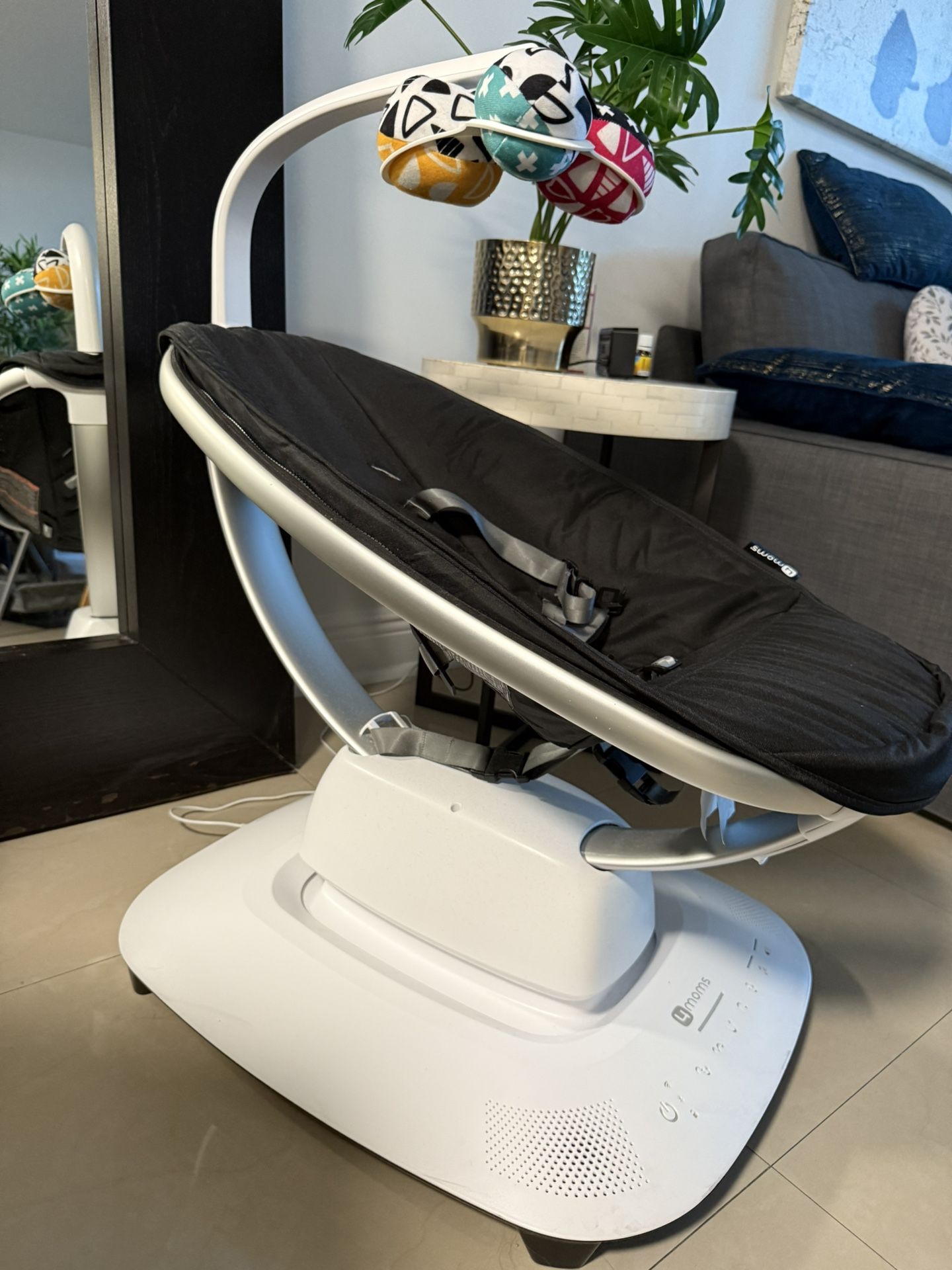 4moms Mamaroo Multi-Motion Baby Swing