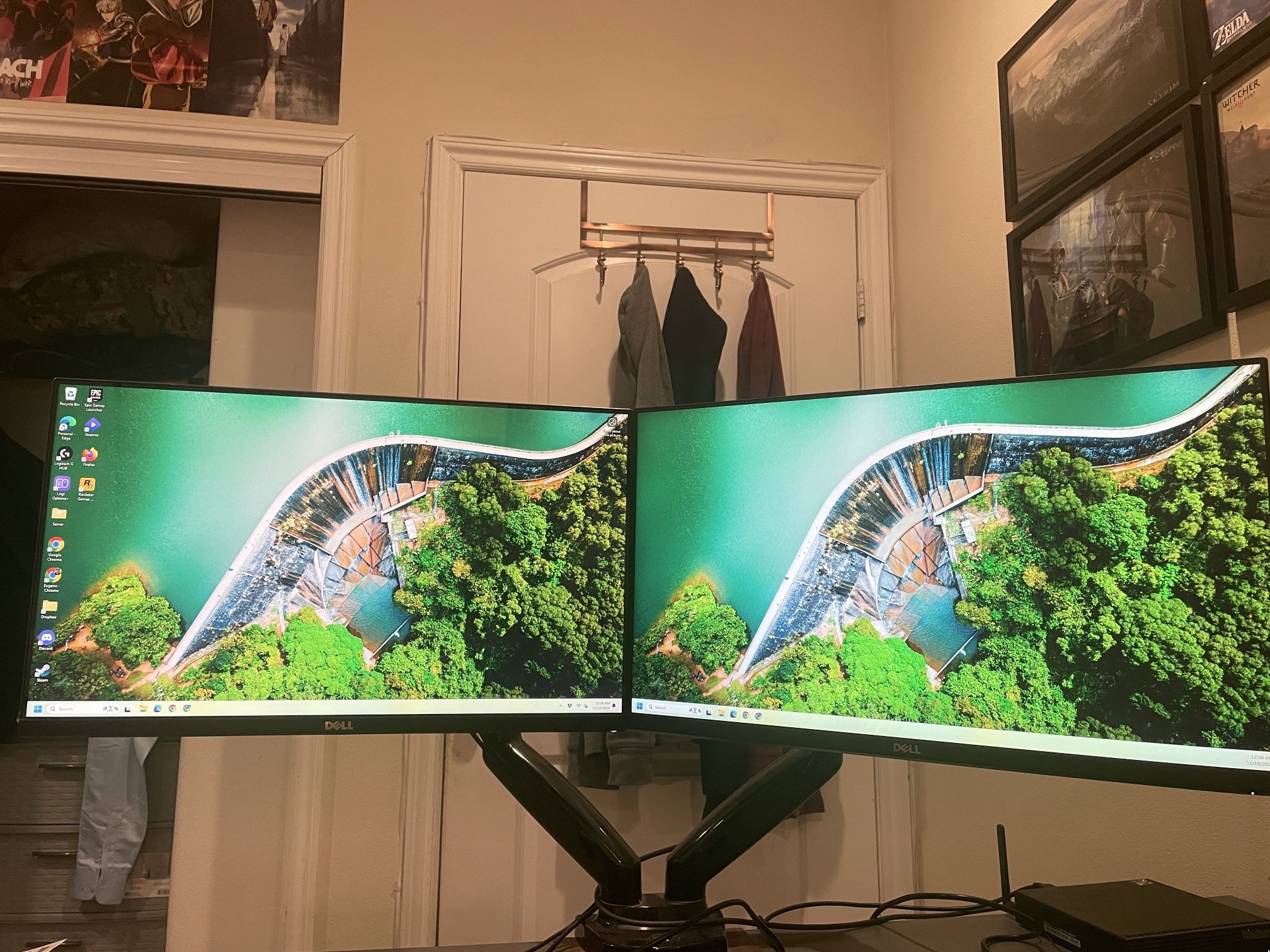 Dual 24 Inch dell Monitors
