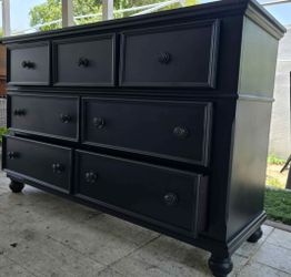 Gorgeous dresser.