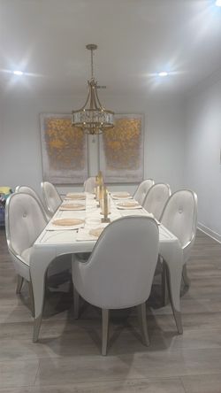 Juego de sala y comedor de 8 puestos con devorasiones cuadros y Cortinas
