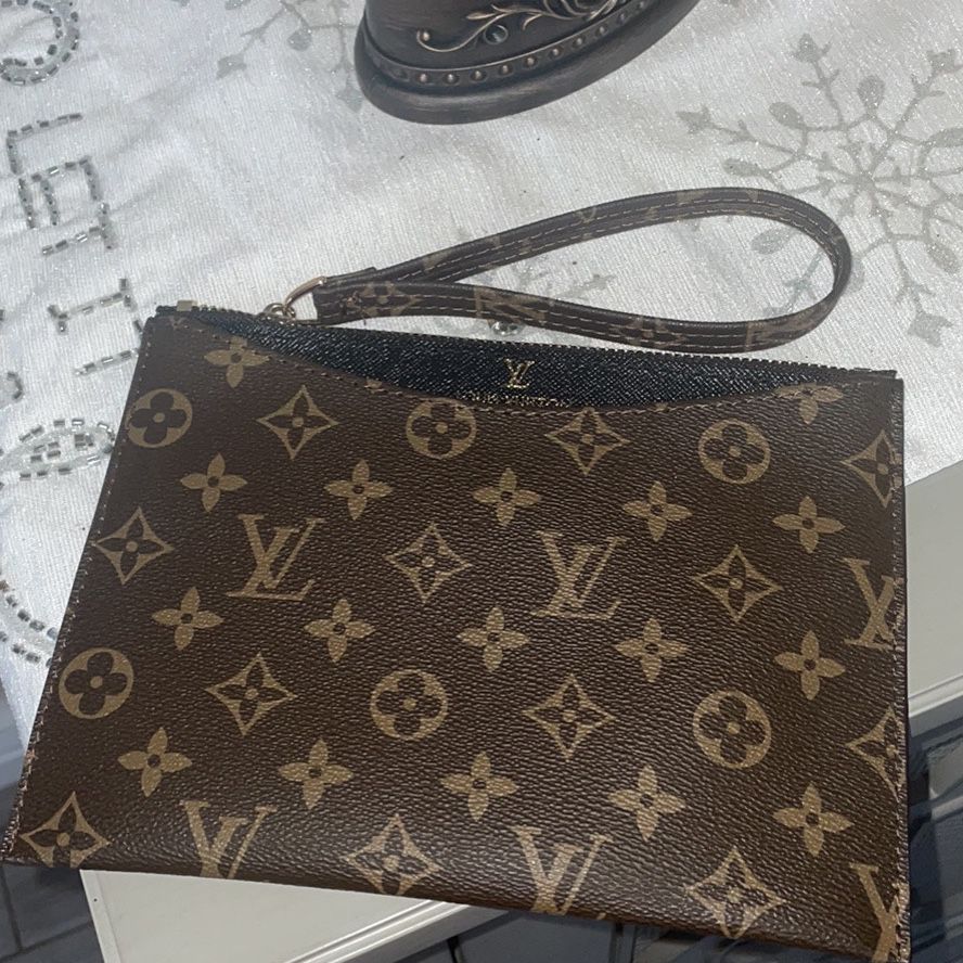 Never full Louis Vuitton purse for Sale in Laveen Village, AZ - OfferUp