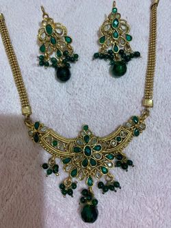 Indian Gold With Dark Green & Clear Necklace Set