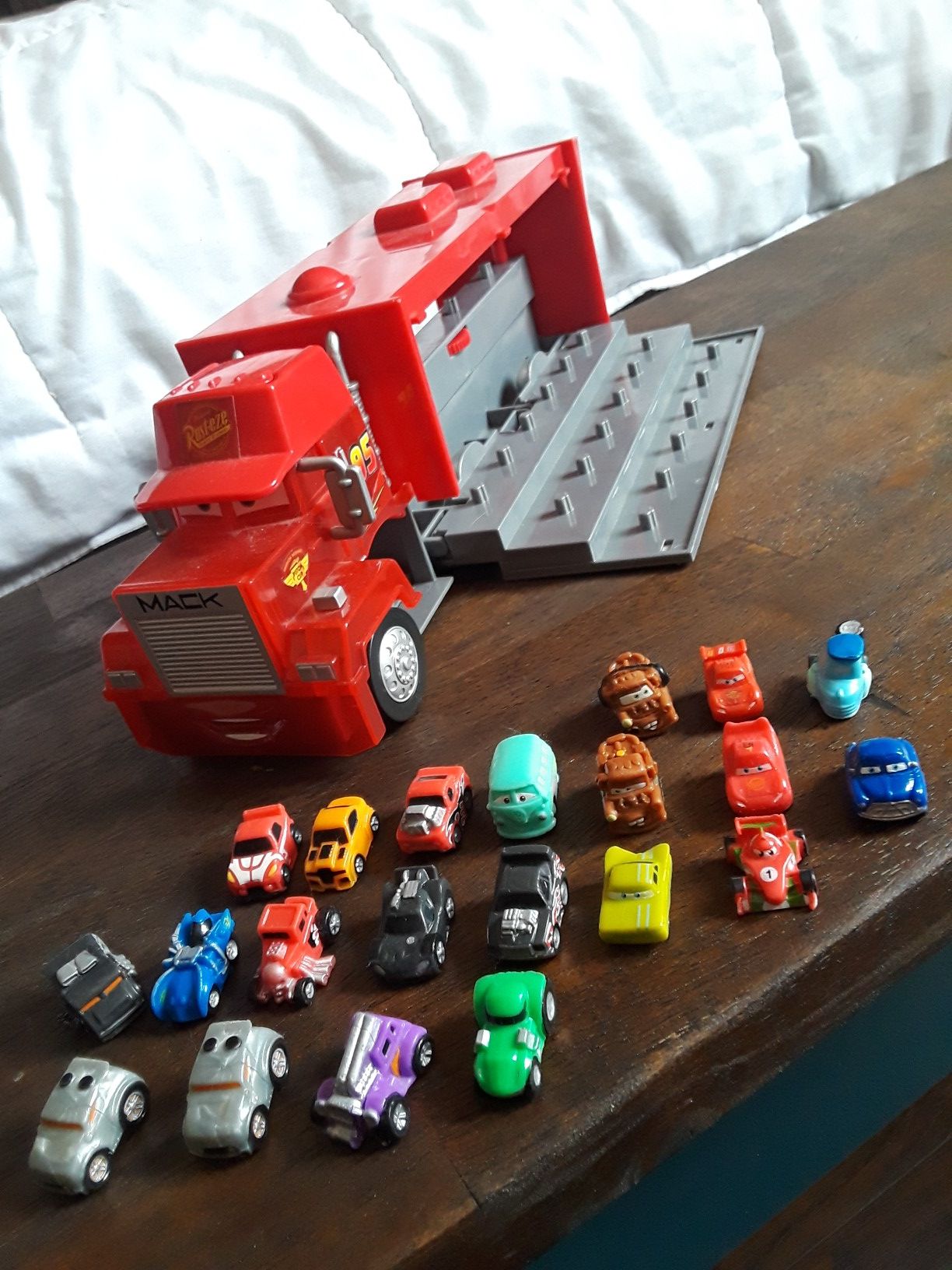 Disney Pixar CARS 2 Mack Truck, Store and Go Squinkies playset + 20 squikies!
