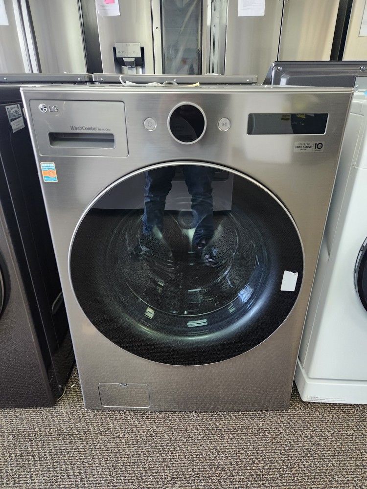 Ventless Washer/Dryer Combo LG
WashCombo TM All-in-One 5.0 cu. ft.
Mega Capacity with Inverter
HeatPumpTM Technology and Direct
Drive Motor