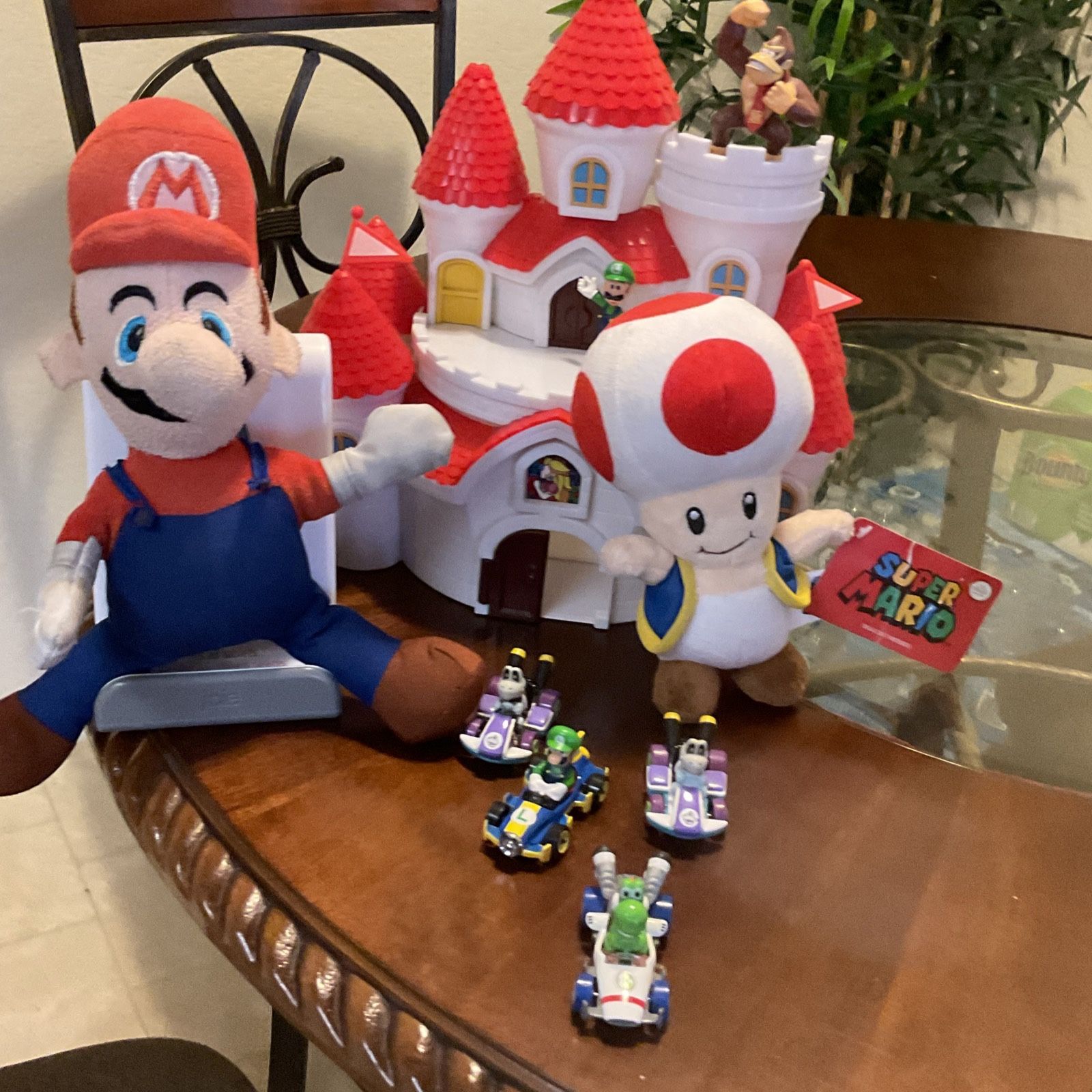 Nintendo Super Mario Mushroom Kingdom Castle Playset Princess Peach Castle Bundl