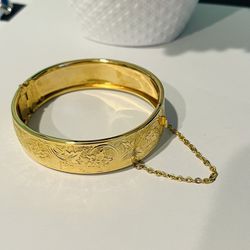 Gold Tone Bracelet 