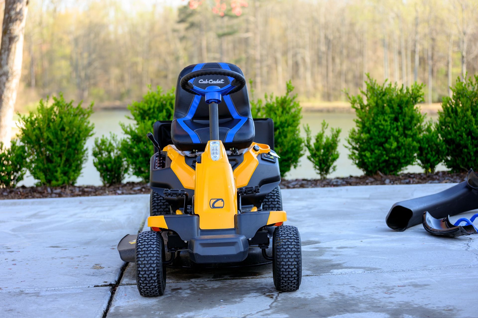 Lawnmower- Cub Cadet