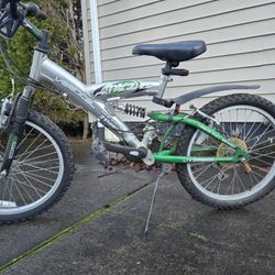 Selling 2 Bikes  Both Same Size $40 Ech 