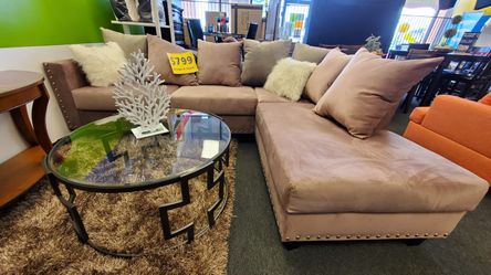 Beautiful sectional (all the pillows included)